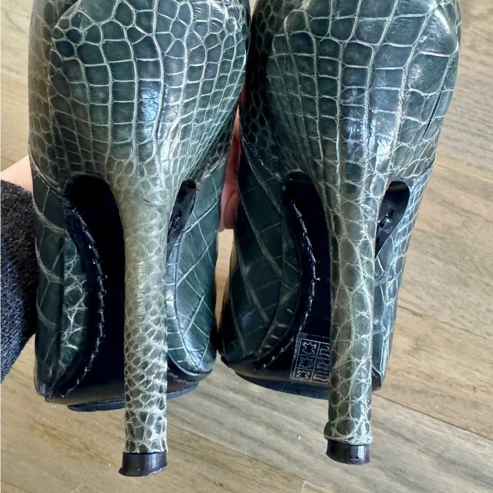 Calvin Klein Leather Croc Gray Stiletto Heels Round Toe Fashion Pumps Size 7